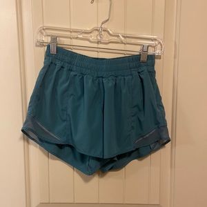 Lululemon Hotty Hot 4in short Size 6